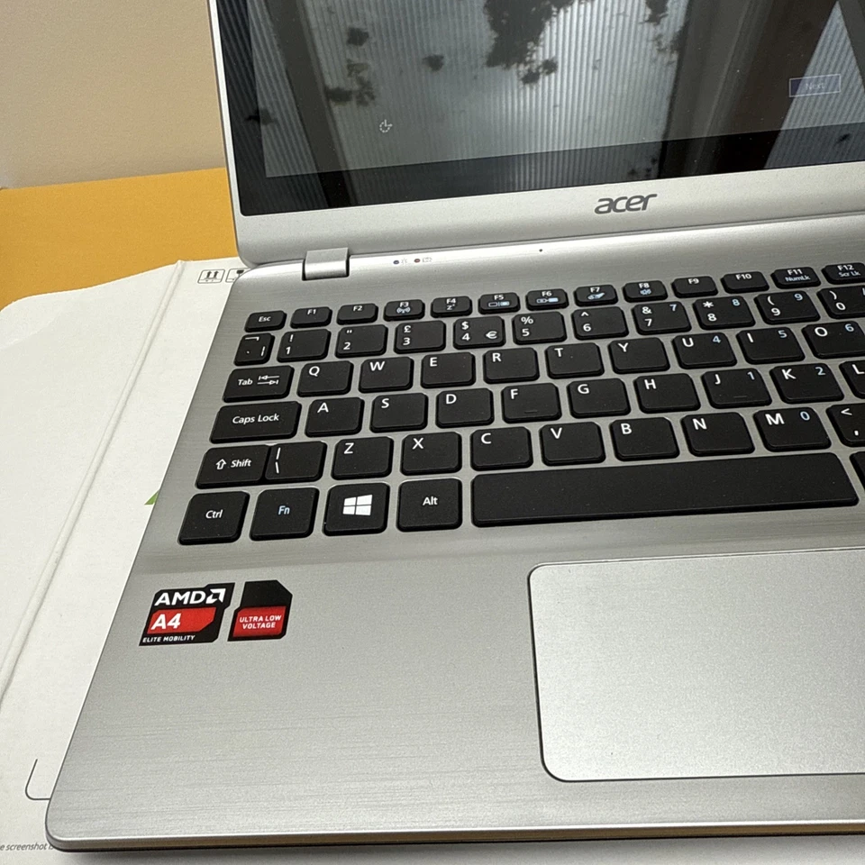 Acer Aspire V5-122P Silver Laptop. - Image 4 of 4