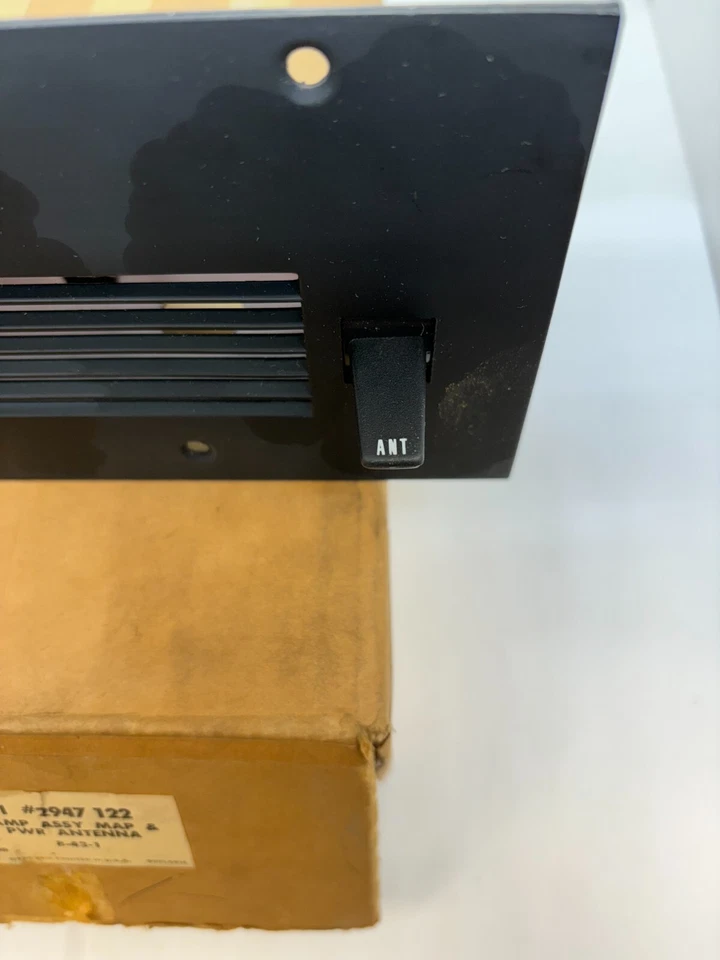 1969-1970 Chrysler Newport Courtesy Map Lamp Light W/ Power Antenna 2947122 NOS. Foto 4 de 4