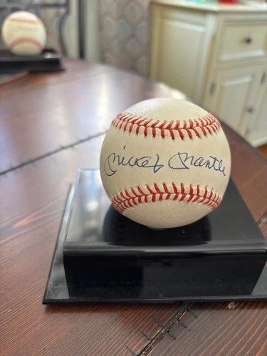 Mickey Mantle New York Yankees Signed Baseball Ball JSA Authentic and Graded!