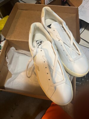 VEJA----URCA CWL--WHITE BUTTER---LEATHER WOMAN'S SNEAKERS---SIZE 8