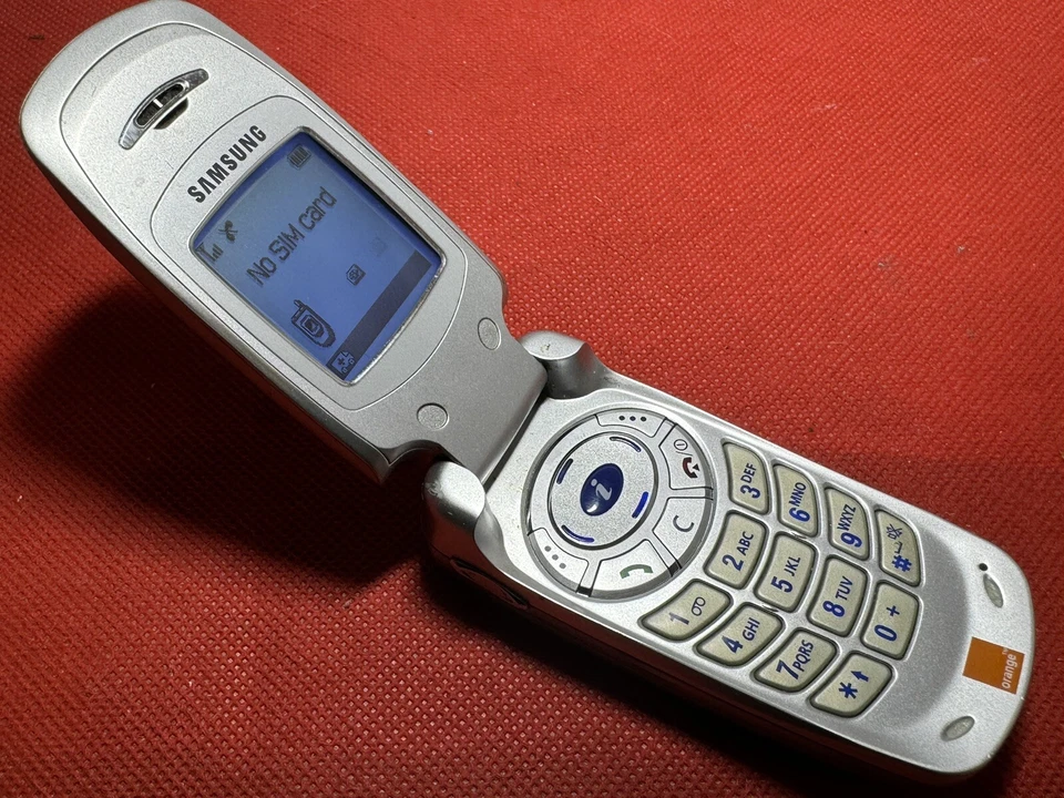 Samsung SGH-A800 Silver ( Unlocked ) Mobile Phone Samsung A800, photo 2 of 5