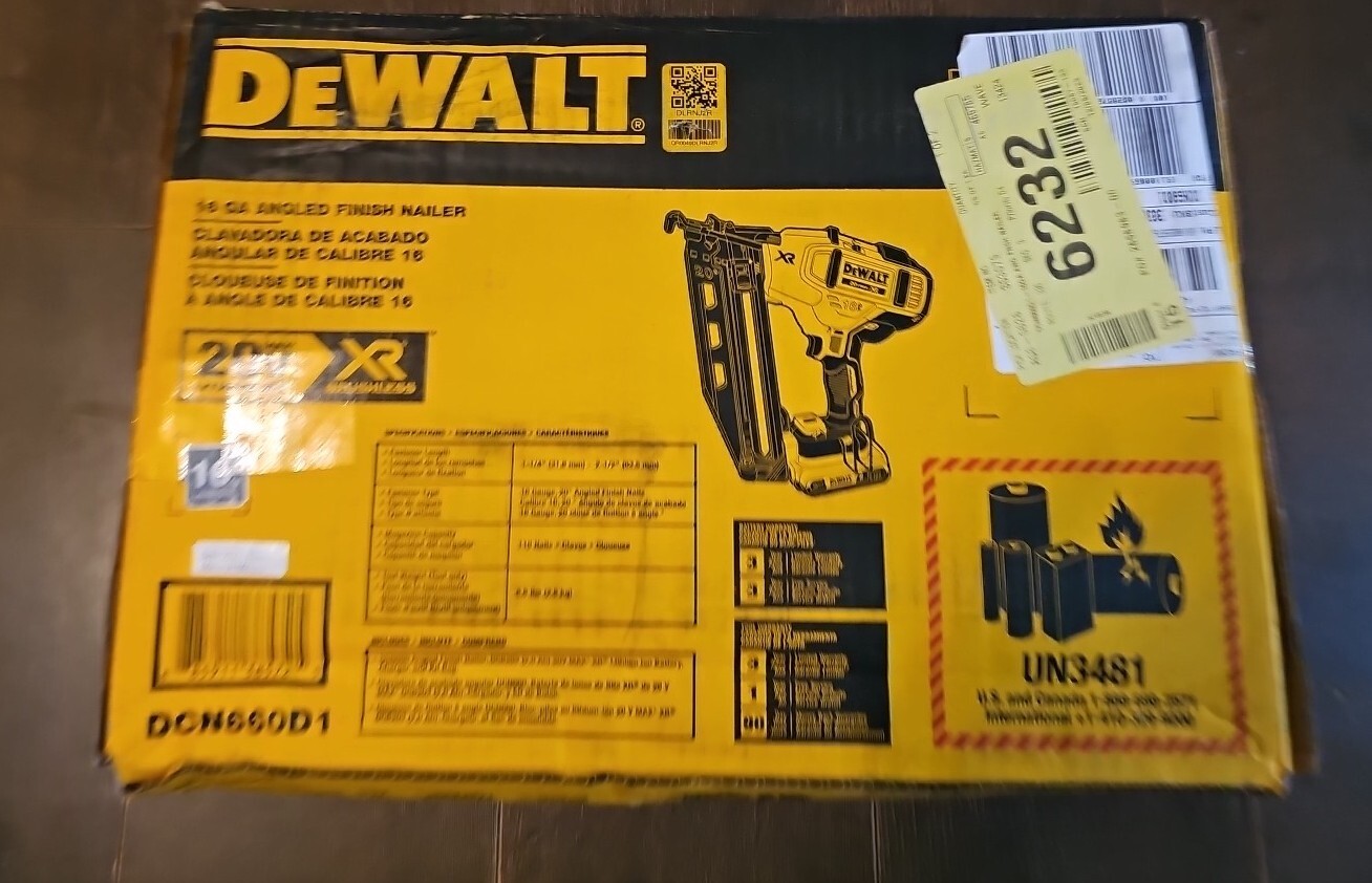 NEW DEWALT ANGLED FINISH NAILER KIT 20V MAX XR 16GA DCN660D1
