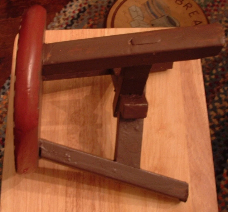 Small Round Wooden Stool Hand Painted Brown Background Rosemaling Design 3 legs - Image 4 of 4