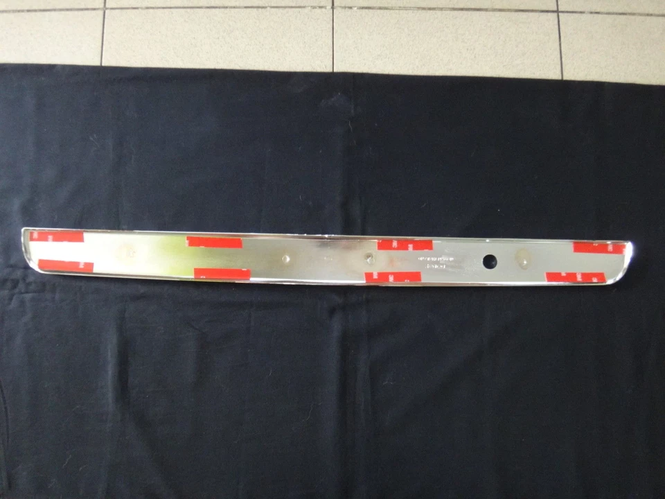 CHROME LINE REAR TRUNK TAIL COVER TRIM FOR TOYOTA HIACE COMMUTER 2011-2013 V.2 Foto 4 de 4