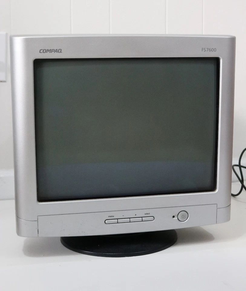 2007 Compaq FS7600 16" VGA CRT Computer Monitor (1024x768 @85Hz) - Retro Gaming - Image 2 of 4