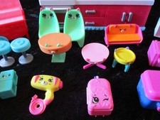 Shopkins Chef Club Hot Spot Kitchen, Misc Piece-Tables, Chairs, Food 25 pieces 