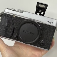 Fujifilm X-E1 16.3 MP Digital Camera Body Only Silver w/battery