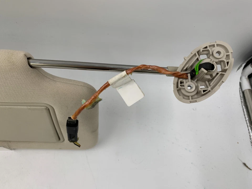 2015-2023 Chrysler 300 Passenger Sun Visor Illuminated OEM E02B55065 - Image 4 of 4