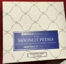 Aquiesse Portfolio Candle Moonlight Petals Jasmine White Gardenia & Warm Musk