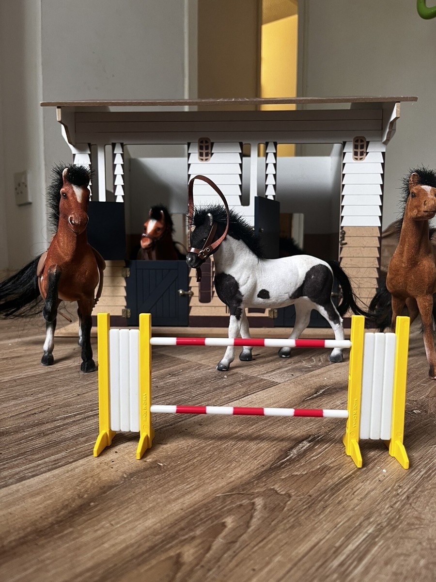 Horses With Stable Set UK