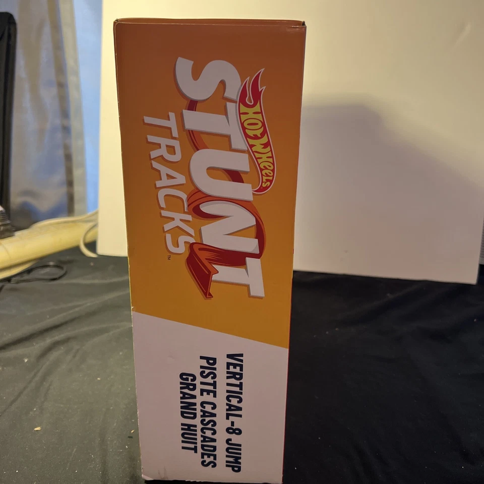 Hot Wheels Stunt Tracks Action Vertical-8 Jump Track Set NEW - Image 4 of 4