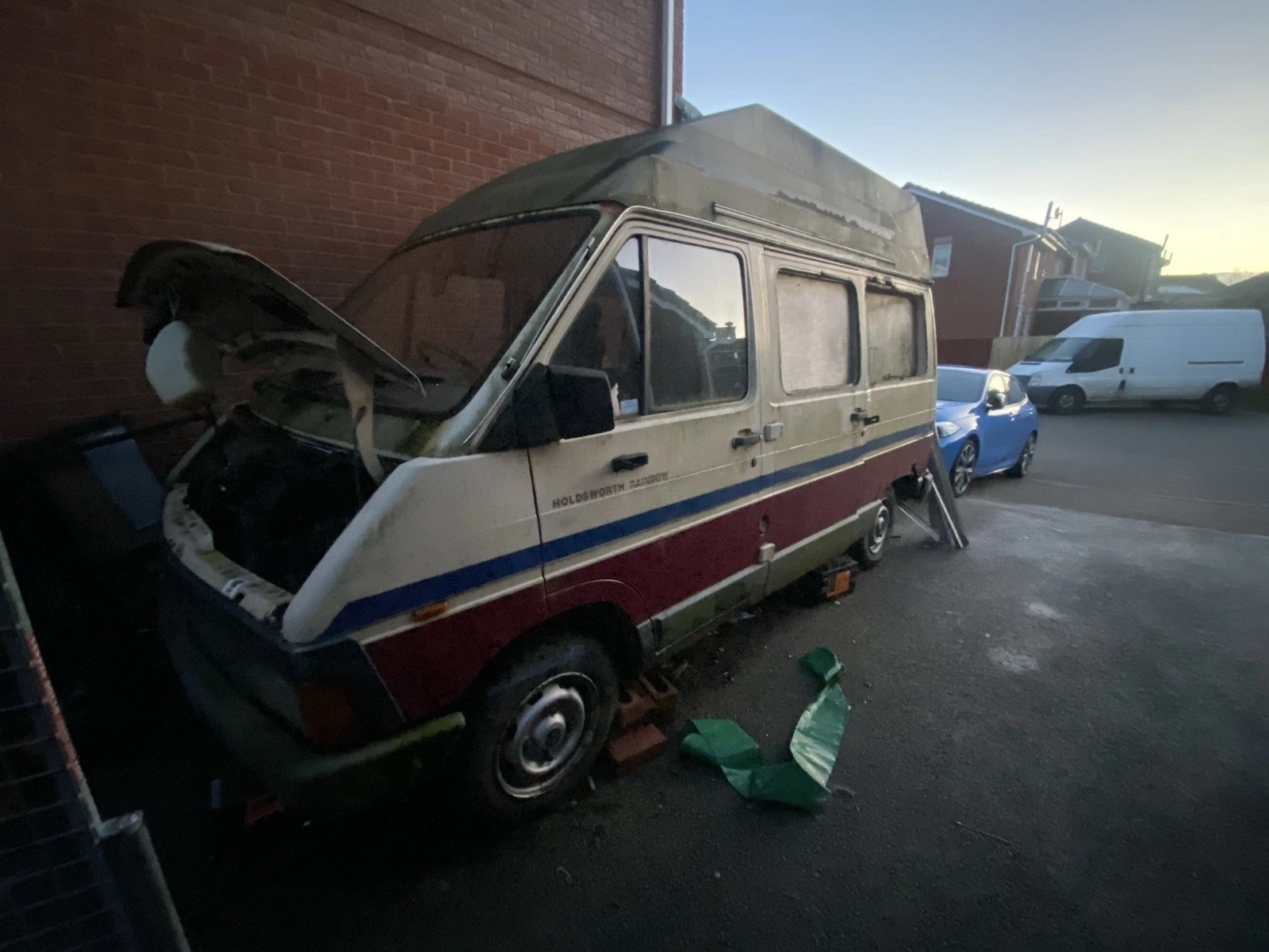 Renault Traffic Rainbow Camper Spares Or Repairs / Scrap - Picture 1 of 4