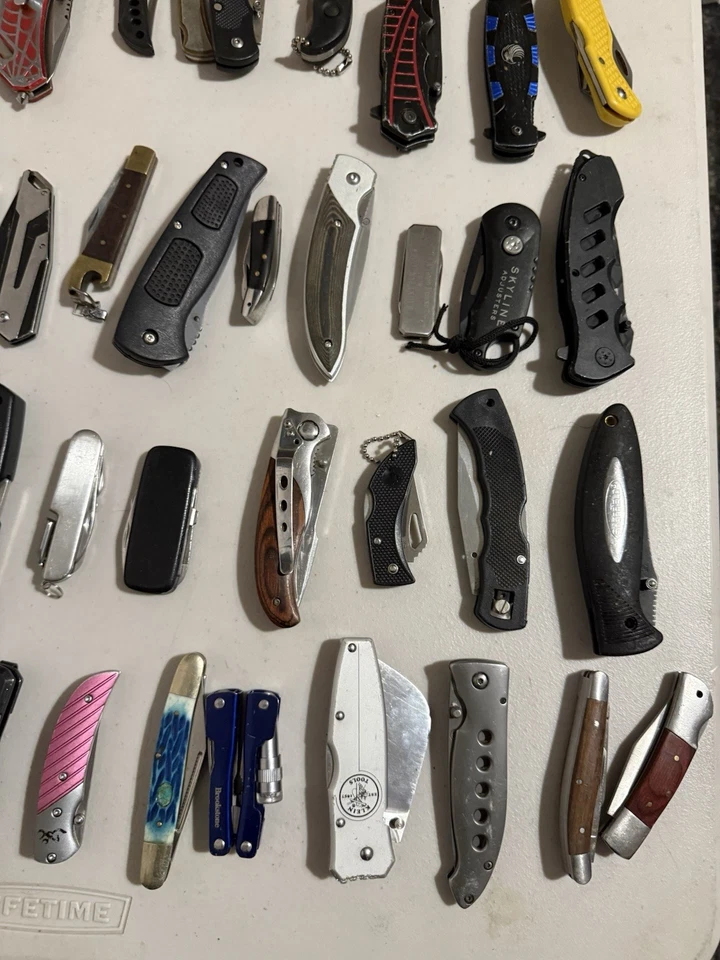 MYSTERY Lot of Folding Pocket Knives by the Pound Random Mix READ DESCRIPTION L5 - Image 2 of 4