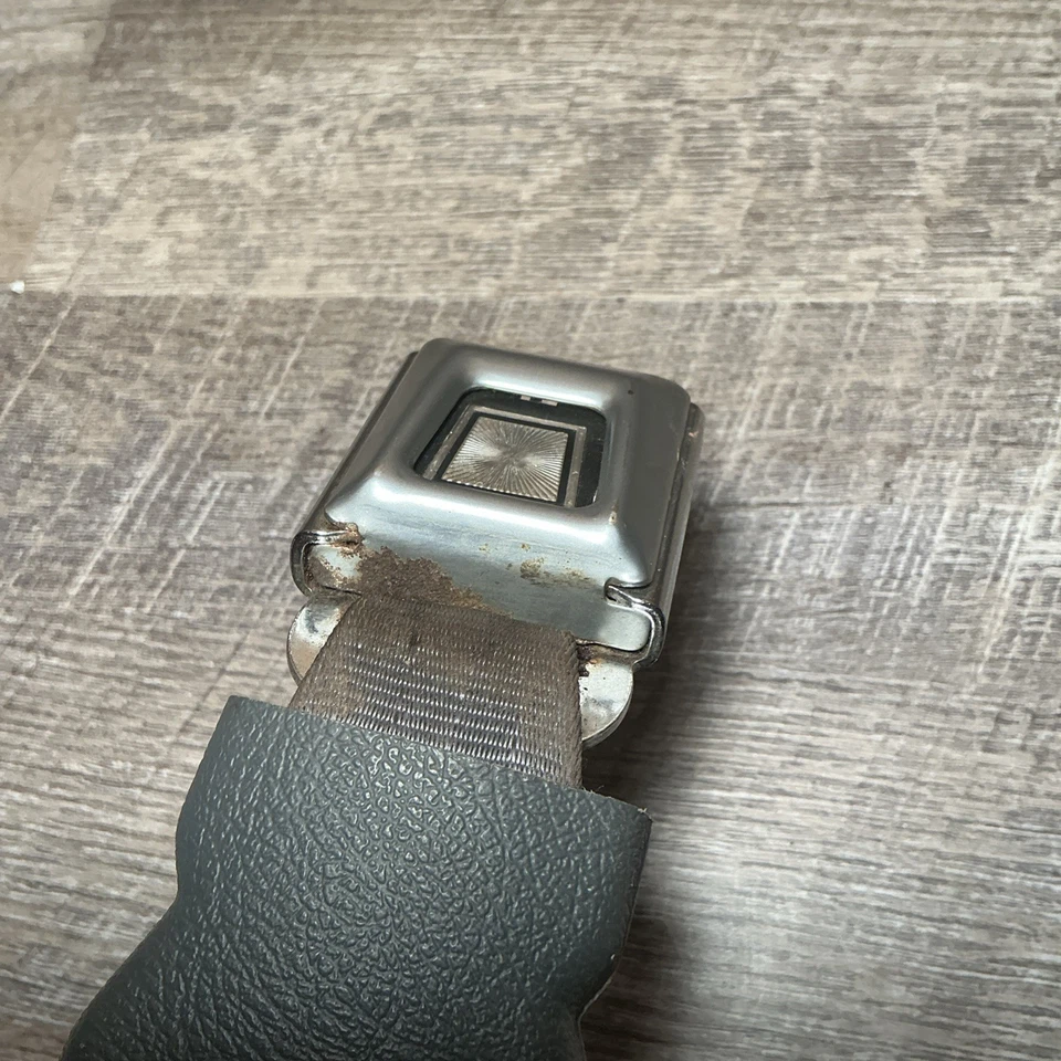 Jeep Cherokee XJ 87-95 OEM Pasajero Derecha Mujer Cinturón Hebilla Gris Oscuro Foto 4 de 4