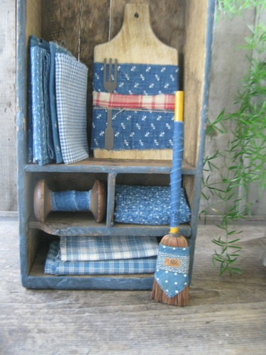 Very Small Antique Wood Bread Cutting Board 1890s Blue Calico Sleeve & Tin Type - Picture 4 of 7