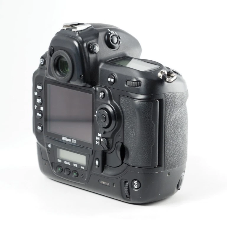 Nikon D3 DSLR camera body 78,800 shots [Excellent+ w/charger] #13648 - Image 4 of 4
