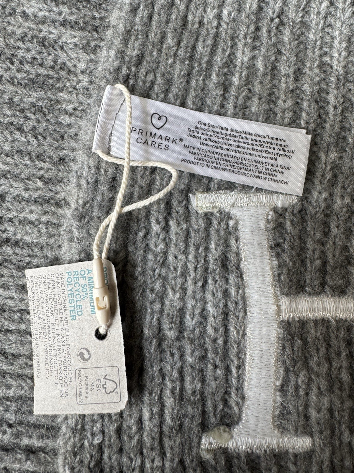Ladies Knitted Grey Scarf With “H” Monogram image 3