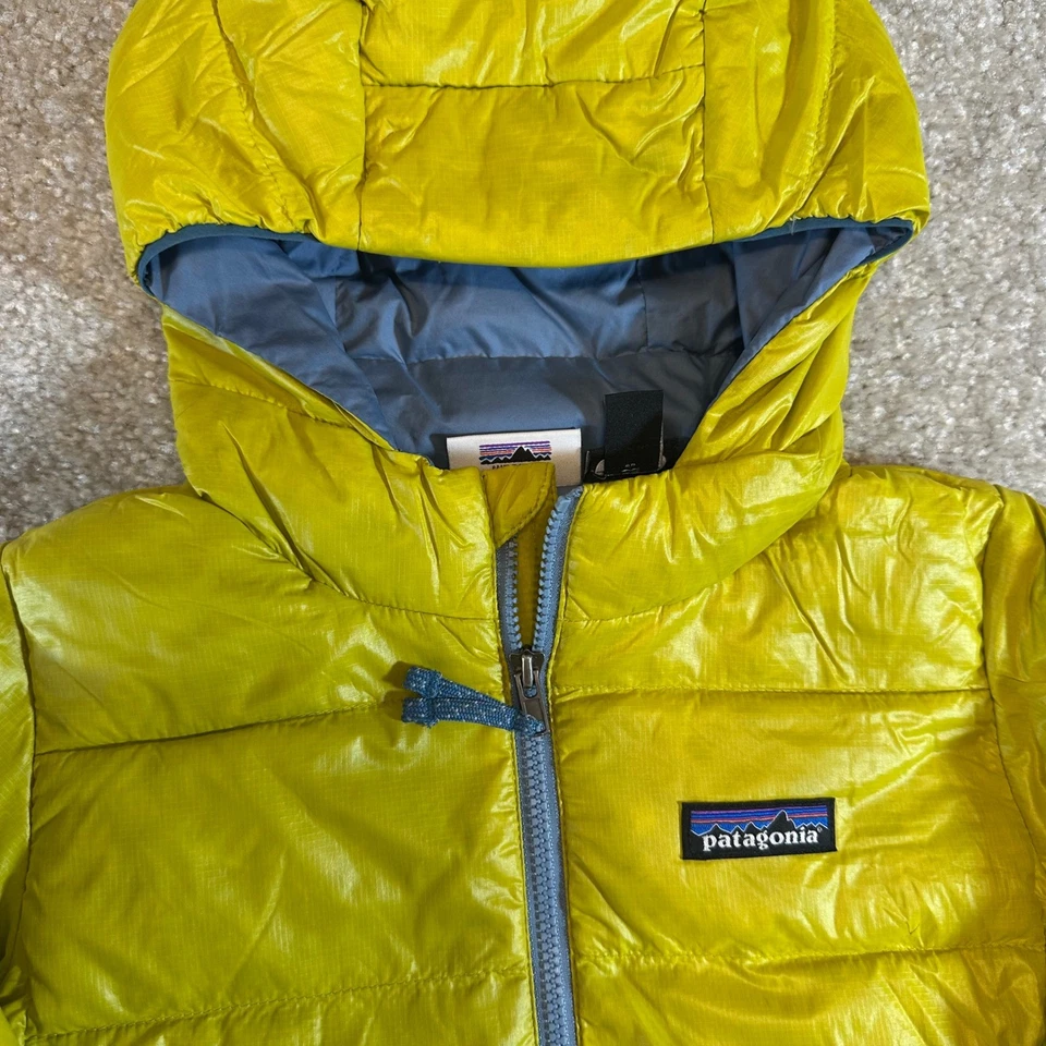 Patagonia 儿童羽绒服 Puffer 亮黄色连帽尺寸 2T 树苗绿色 — 第 4/4 张图片
