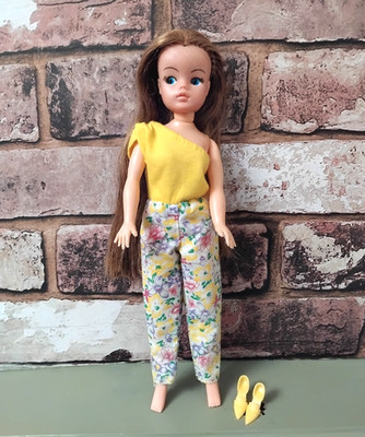 Barbie Floral Jumpsuit Pretty Choices 1987 passt Sindy Hasbro gelber Schuh ohne Puppe