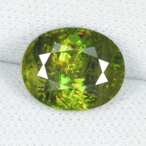 3.66 ct DAZZLING YELLOW GREEN MULTI FLASHING NATURAL SPHENE OVAL See Vdo YB - Picture 1 of 2