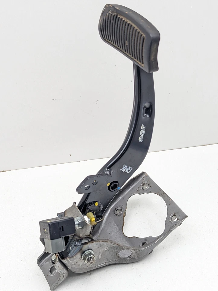 Conjunto de pedal de freno Hyundai Genesis 2009-2014 sedán Foto 3 de 4