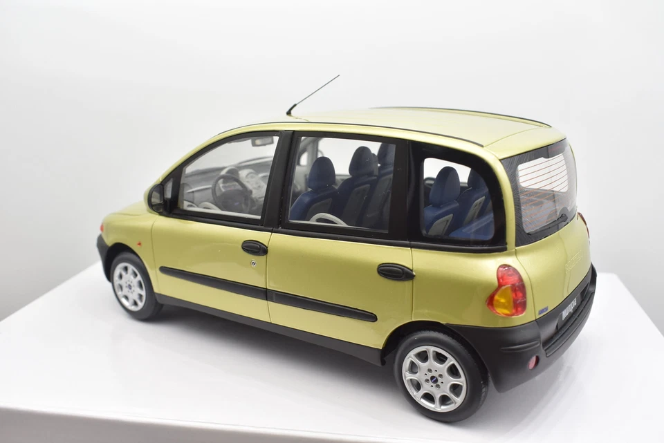 Modellino auto scala 1:18 Fiat Multipla modellismo statico da collezione giallo - Immagine 4 di 4