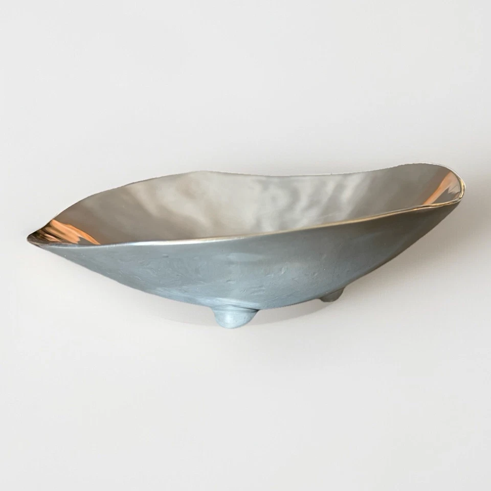 Beatriz Ball SOHO Lissa Organic Alum Silver Bowl con pies de bola y herramientas para servir Foto 4 de 4