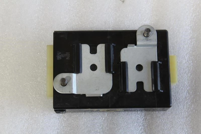 1994 SUBARU LEGACY SEAT BELT CONTROL MODULE 88013AA050 - Image 2 of 4