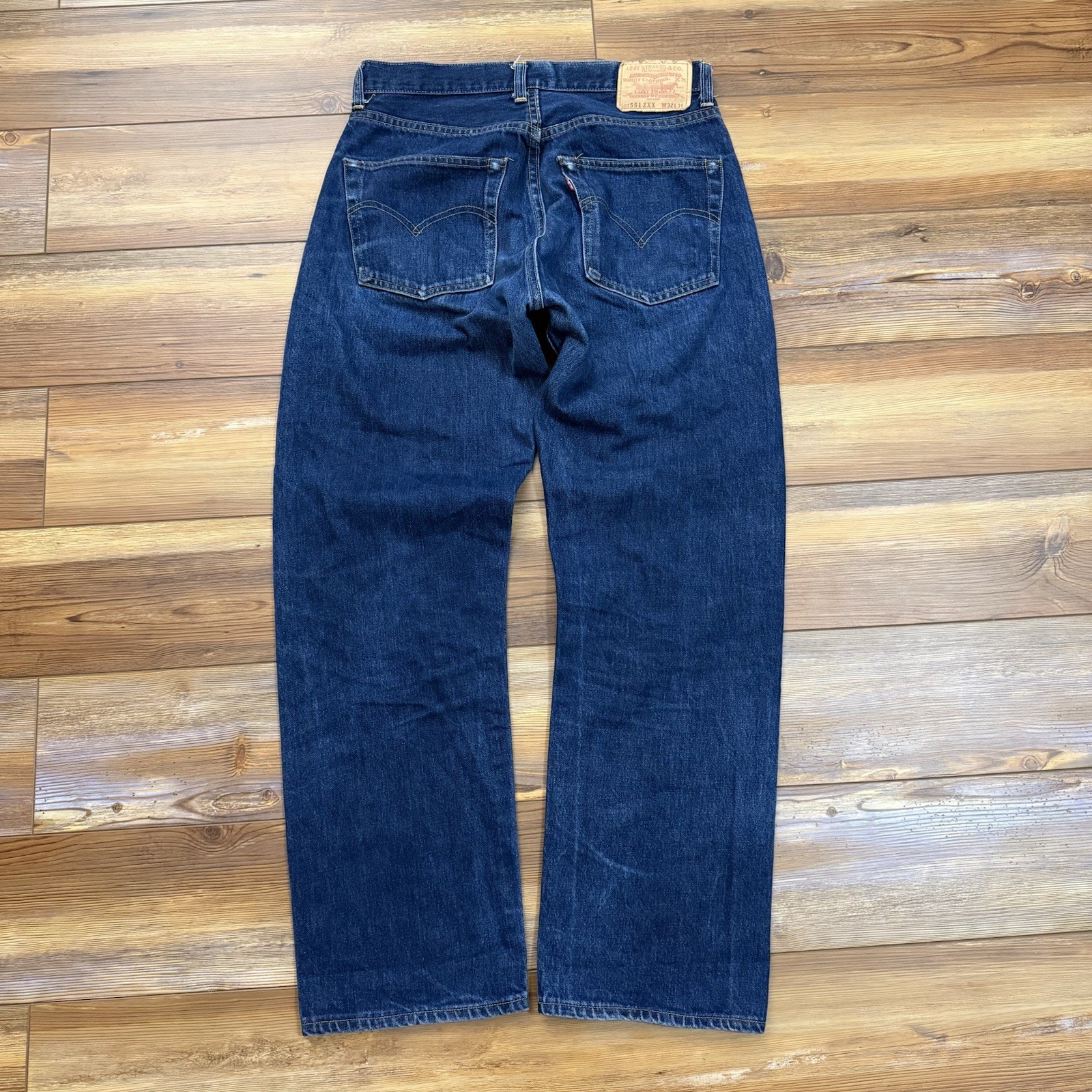 Jeans de mezclilla vintage Levi’s Big E 551ZXX ribete azul lavado oscuro