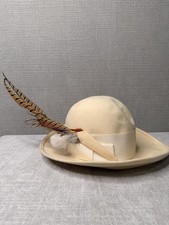 Tan Lucila Mendez Womans Church Hat One Size Doeskin Felt Wool Feather 1950s