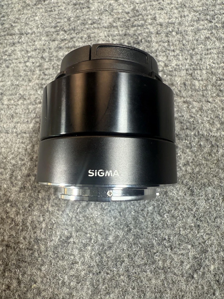 Sigma 19mm F2.8 DN Art Lens for Sony E 46mm Black A013 Japan Case Caps & Box - Image 3 of 4