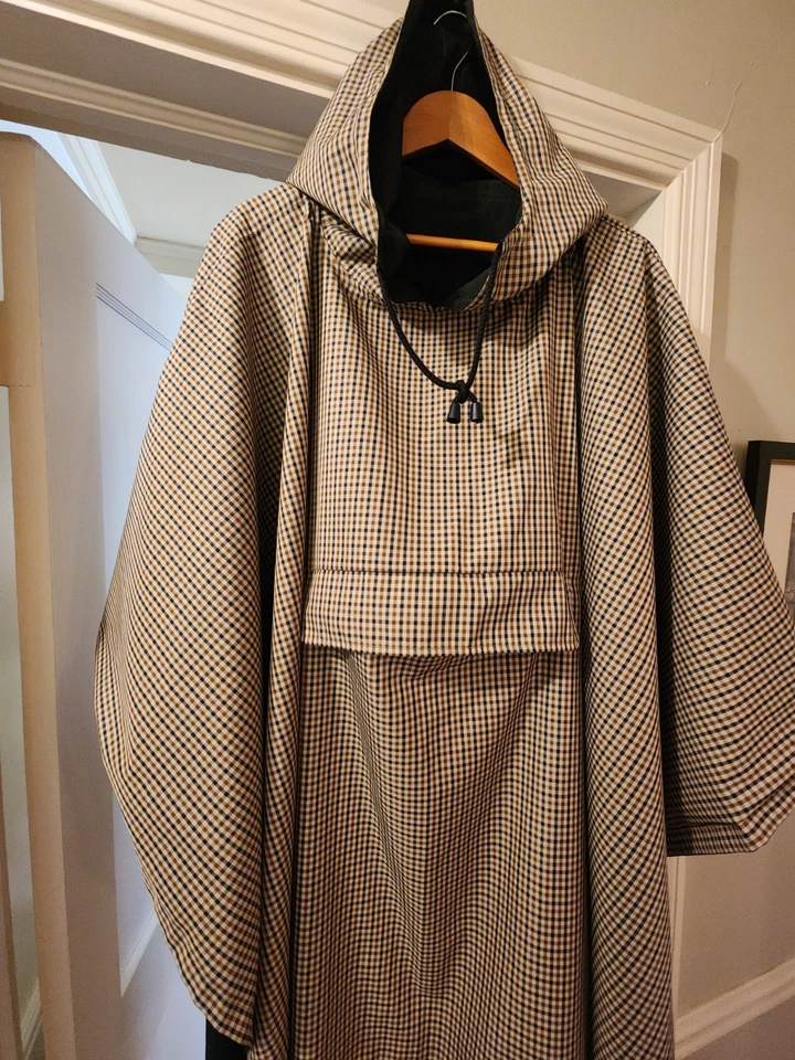 Rare Aquascutum Hooded Reversable Poncho/Cape Navy  - Image 4 of 4