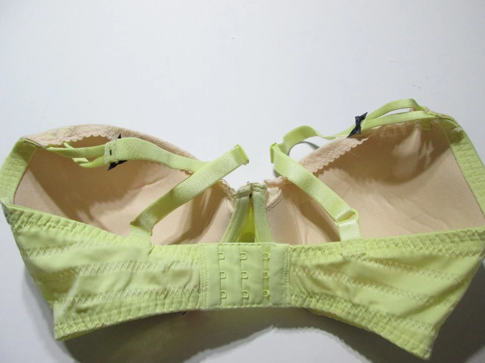 Sujetador Betsey Johnson Talla 32DD Amarillo Claro Forrado con Aros Correa Ajustable Encaje Foto 2 de 4