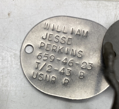 AUTHENTIC WW2 1943 WILLIAM JESSE PERKINS US NAVY BARRACKS DOG TAGS