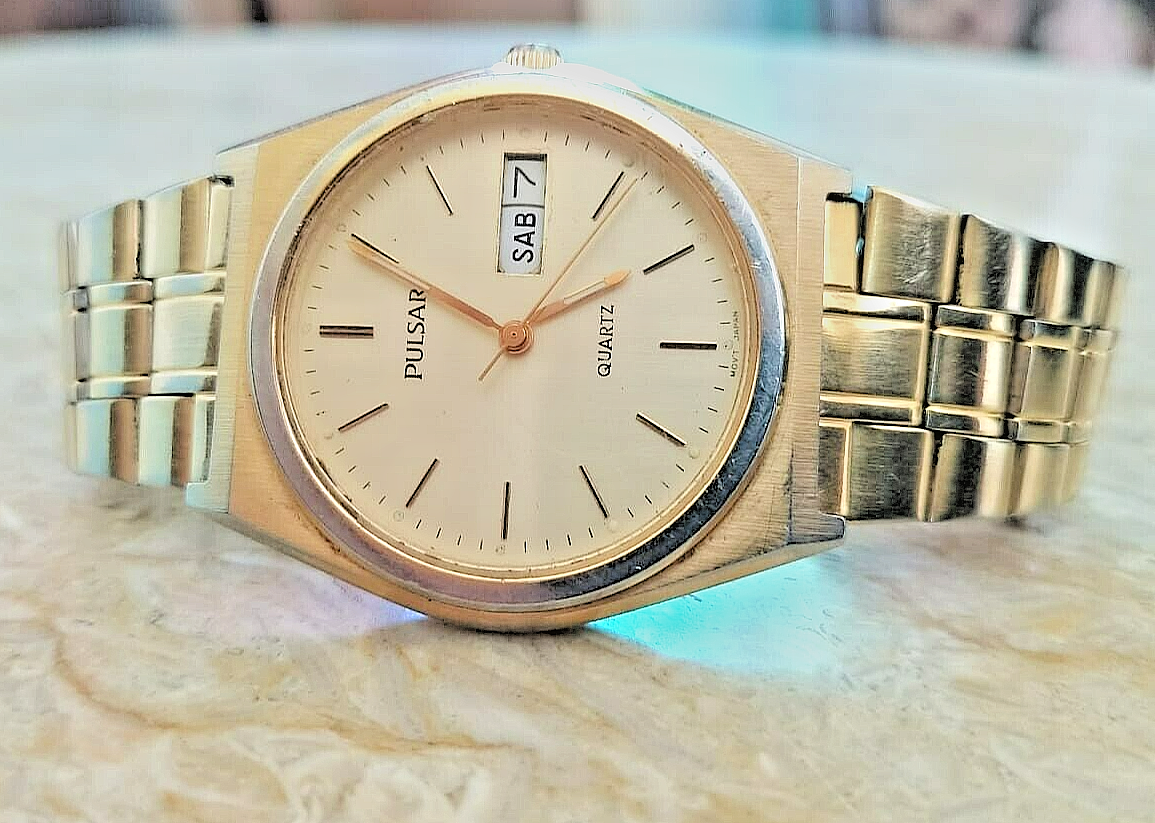 Vtg Pulsar Men Y143-X003 Day Date Gold Tone Quartz Analog Watch English French Seiko Pulsar Watch Men 37mm Gold Dial Gold Tone Daydate Y143  main image 4