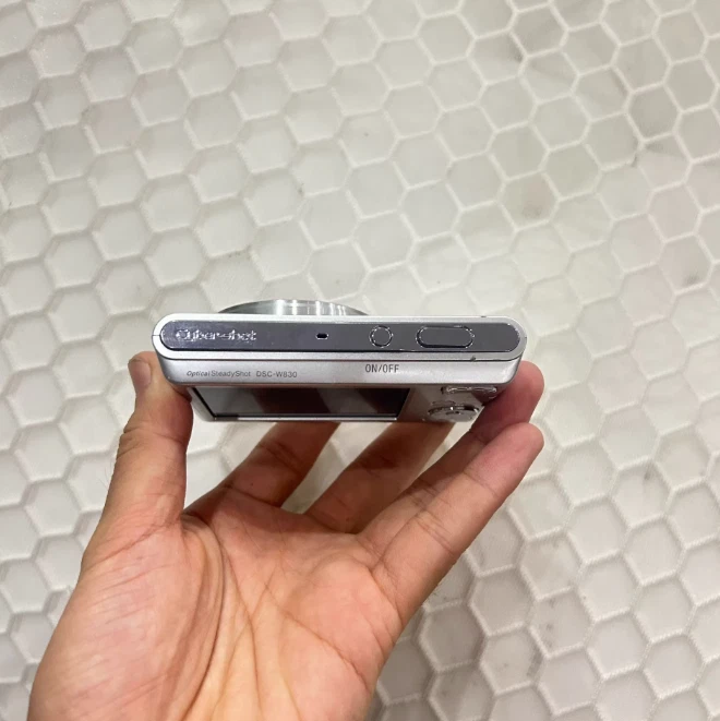 Sony Cyber-Shot DSC-W830  20.1MP 8x zoom Digital Camera English Silver - Tested - Image 4 of 4