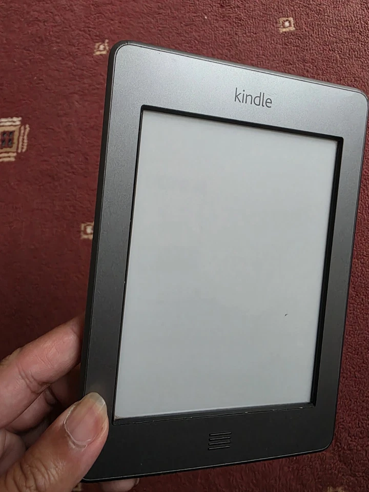 Amazon Kindle Touch 6in (4th Generation) ,Wi-Fi, 4GB, D01200 **Grey SPOT** (361) - Image 4 of 4