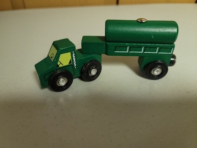 Wooden Railway Green Truck with Magnetic Cargo Melissa & Doug