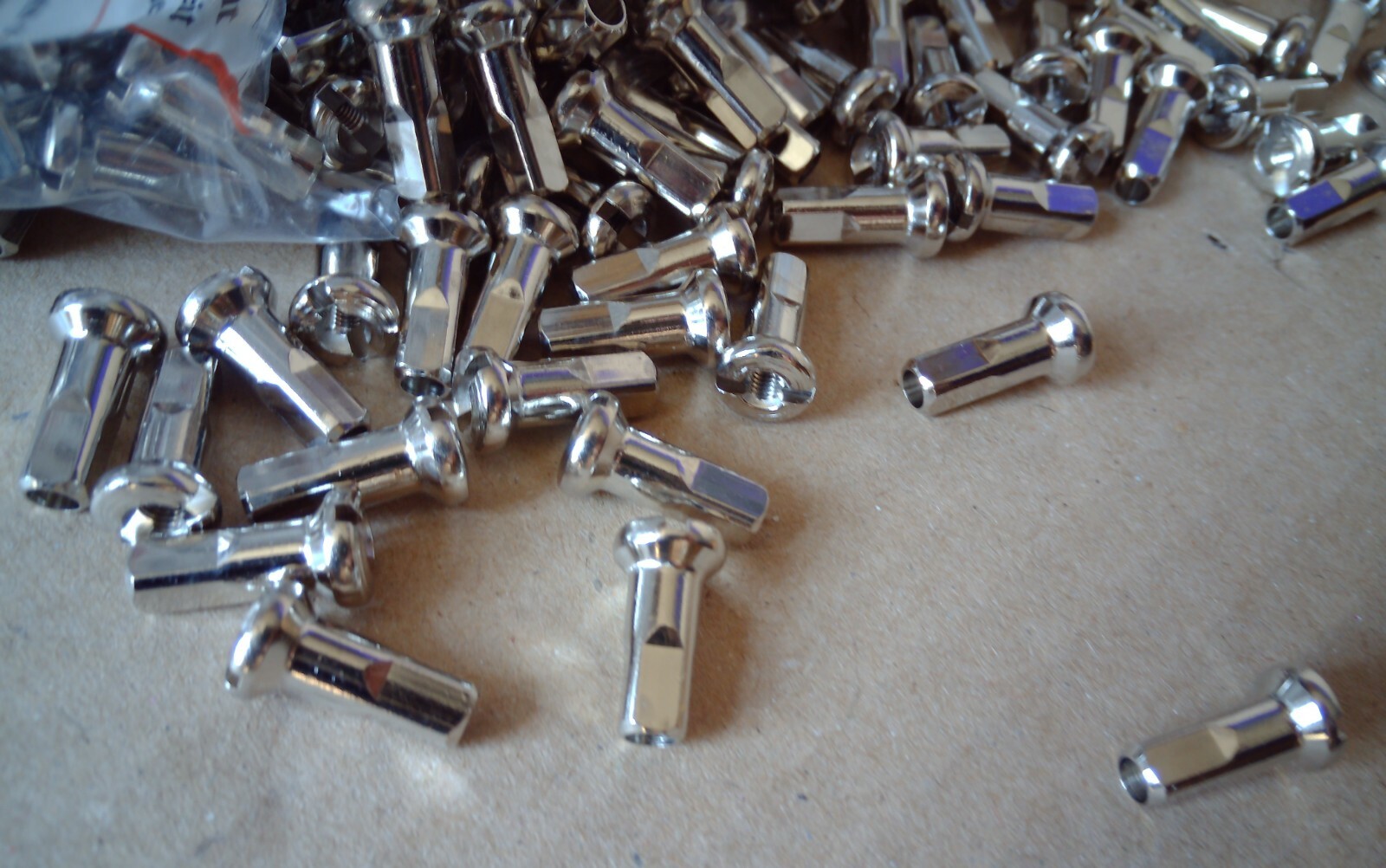 Raggi Bici Elettrica Sapim Raggi Per Bici Elettrica SAPIM 12G/2,6 Mm Diametro, Lunghezze 250-310 Mm, Argento, Con Nippli In Legno Phil Gomme Smart 450