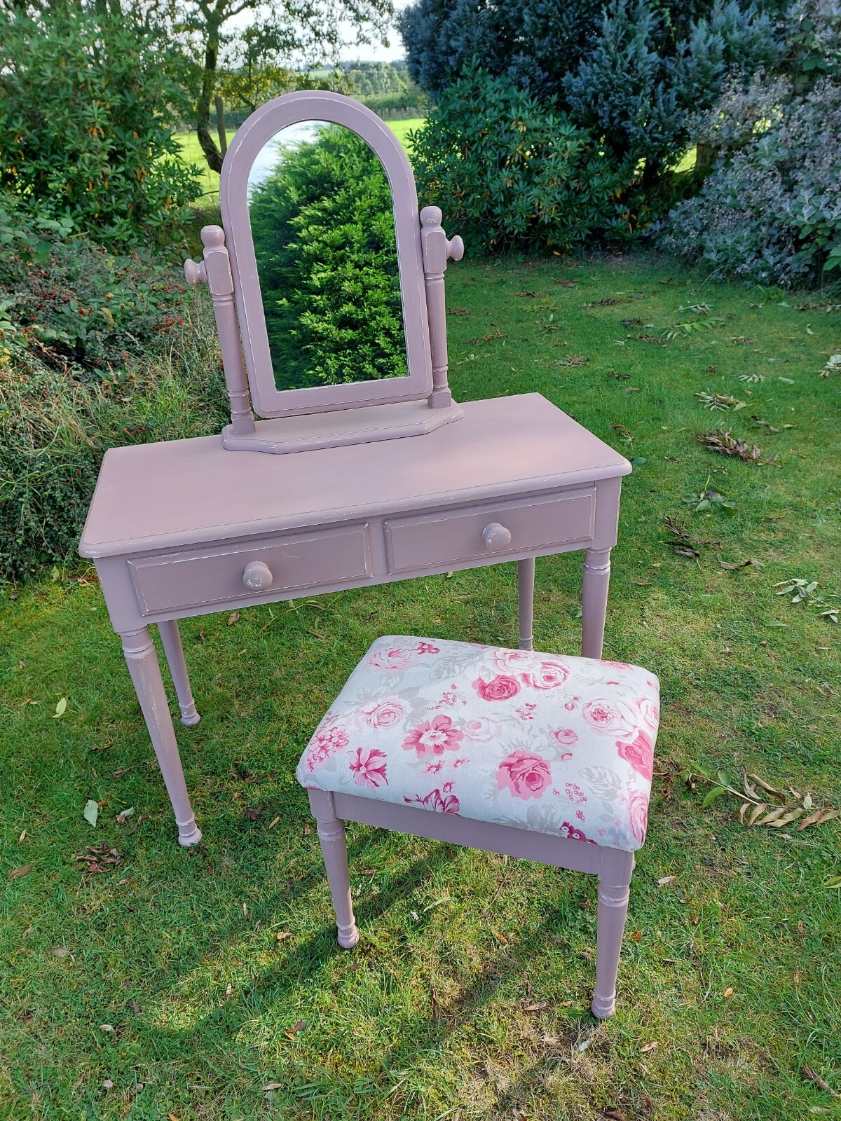 Shabby chic F&B Sulking Room Pink dressing table mirror stool painted