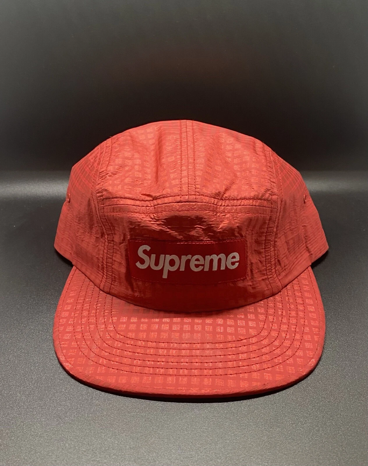 casquette de camp à carreaux métallisés logo boîte suprême rouge neuve