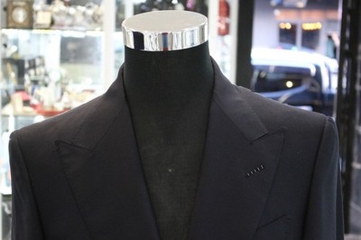 「M C 」Tom Fordスーツ At Tom Ford, the Power of a Perfect Suit - The New York Times