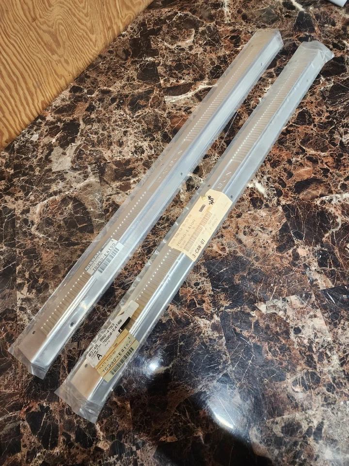 Par exterior genuino de 2 plazas DATSUN 240Z placa de patada (se adapta a Nissan S30) Foto 4 de 4