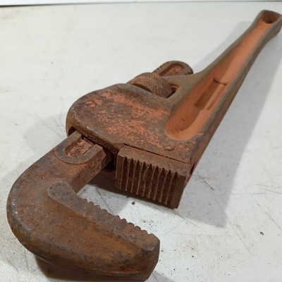 Heavy-Duty Great Neck Straight Pipe   Wrench 14'' and 5 1/2'' Jaws 