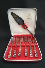 ANTIQUE 7 PC SET SILVER PLATED CHEESE FORKS KNIFE VINERS SHEFFIELD ENGLAND BOX