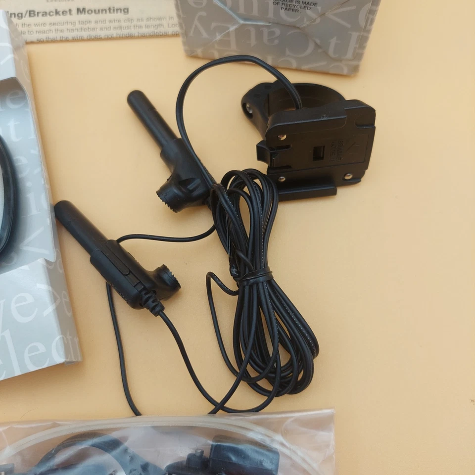 Computadora para bicicleta Cat Eye Astrale CC-CD100 N Silver Cadence Cyclo Computer NUEVA EN CAJA Foto 4 de 4