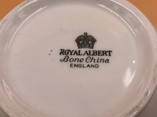 Royal Albert China Chatsworth design tea size creamer & open sugar bowl set. - Picture 5 of 5
