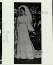 Press Photo Barbara O'Brian Hill in wedding dress. - lra06150