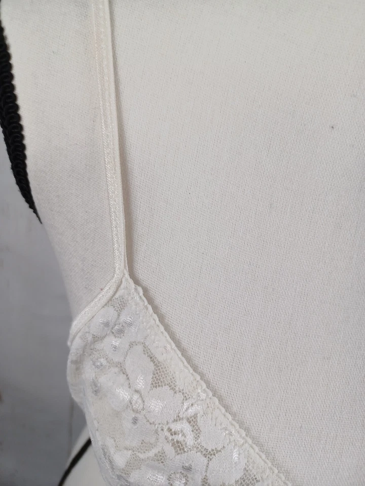 Sujetador Jockey Encaje Nylon Con Aros Sin Acolchado Talla 34C Foto 4 de 4