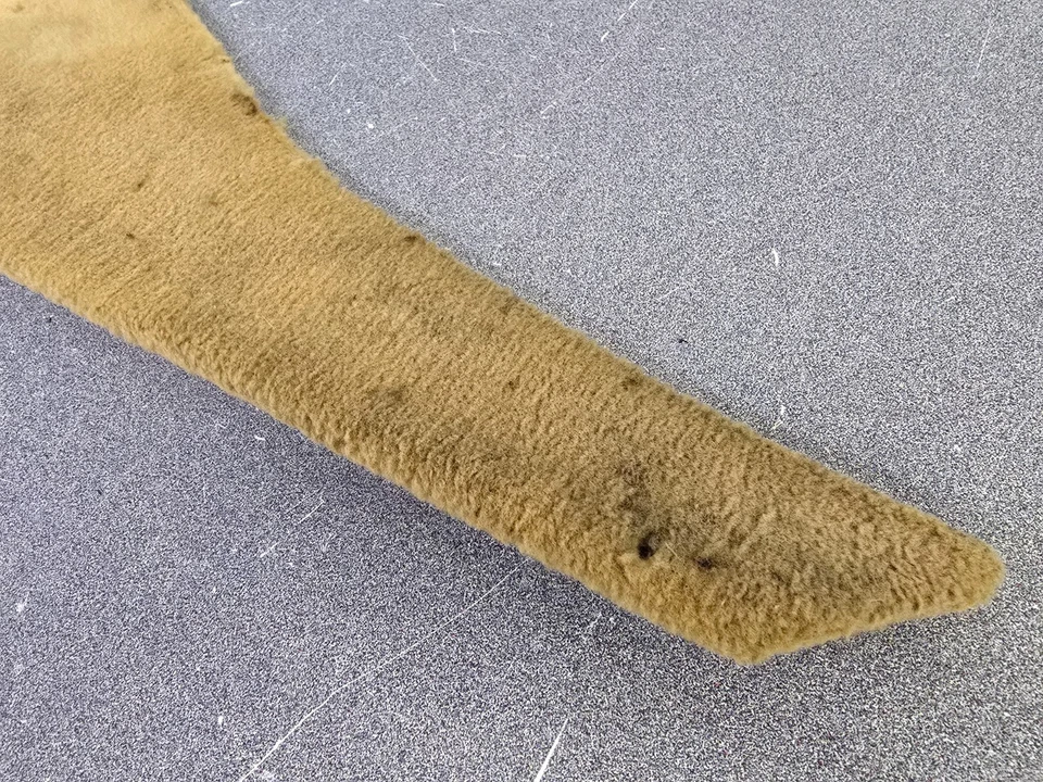 FUNDA CONSOLA ALFOMBRADA BEIGE LADO CONDUCTOR IZQUIERDO PORSCHE 928 ORIGINAL USADA 1978-89 Foto 3 de 4